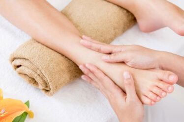 Conheça os benefícios da reflexologia dos pés