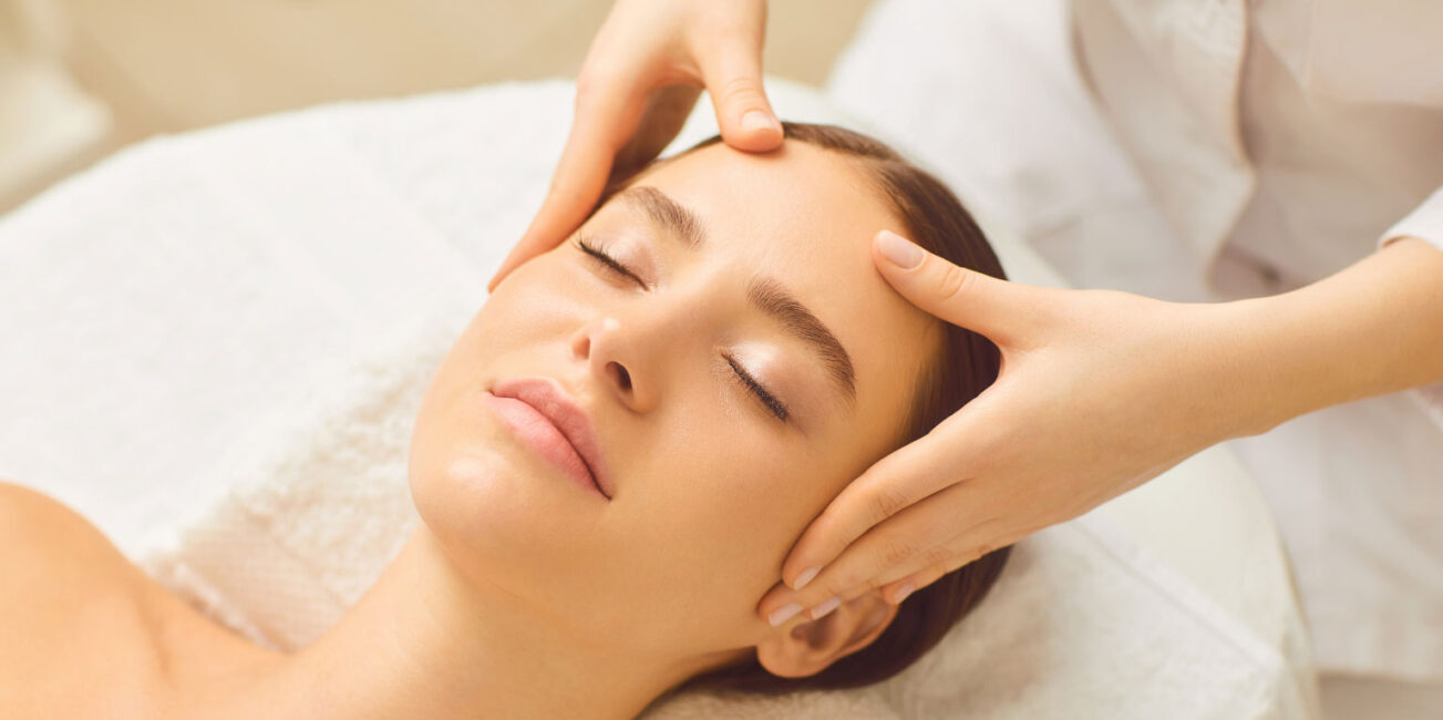 Reduza olheiras e inchaço com drenagem linfática facial