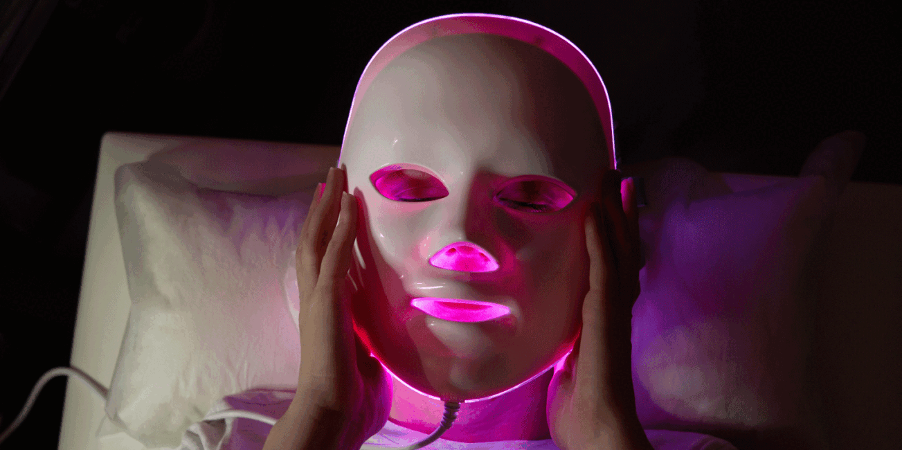 Saiba como a Iphoton Led Mask combate à acne e rugas faciais