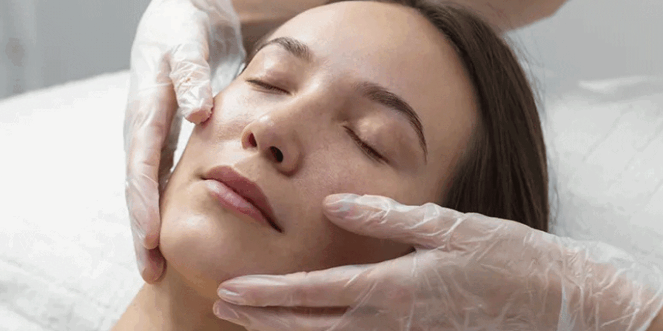 Saiba como peeling superficial clareia manchas e uniformiza pele