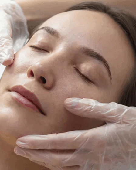 Saiba como peeling superficial clareia manchas e uniformiza pele