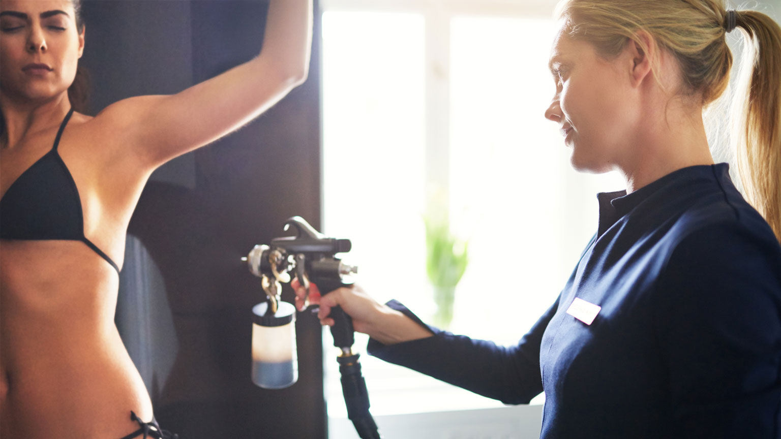 Faça seu bronzeamento a jato na Zahra