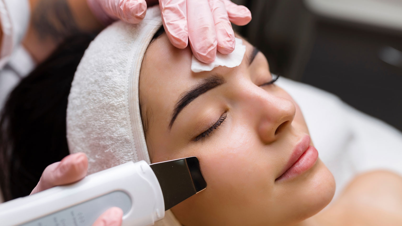 Tratamentos estéticos no verão: o que fazer e como cuidar da pele nos dias mais quentes