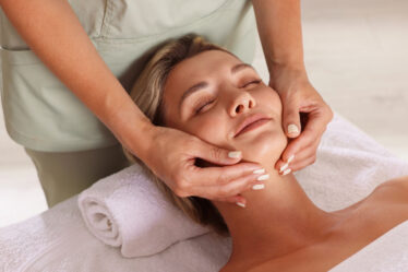 Massagem e saúde mental: como o toque terapêutico reduz ansiedade, estresse e melhora o bem-estar emocional