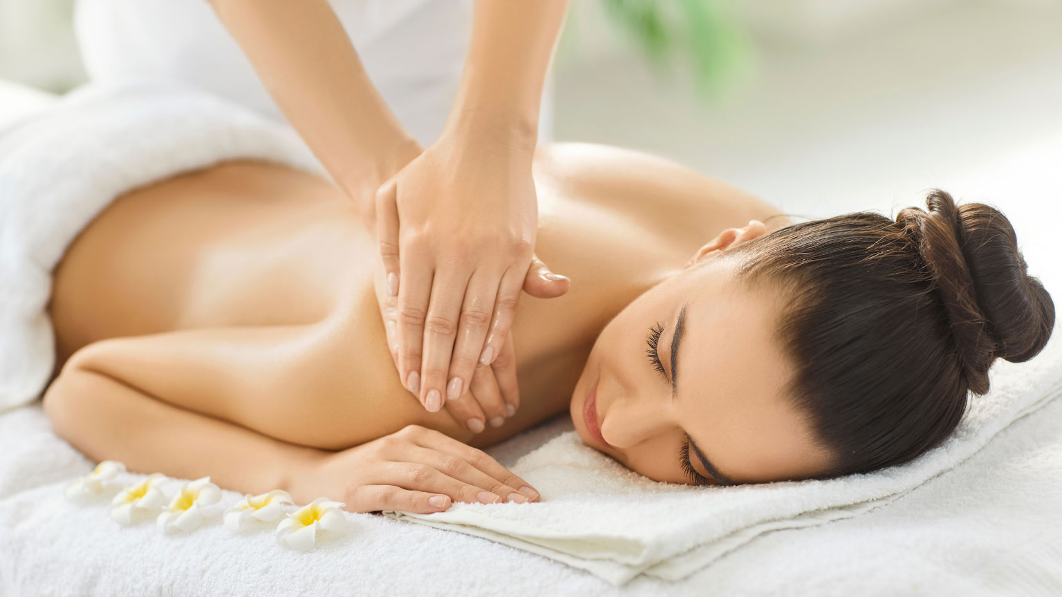 10 benefícios da massagem relaxante: descubra como cuidar do corpo e da mente pode transformar sua rotina