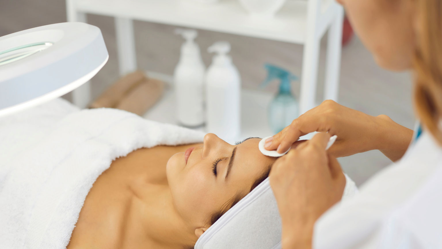 Pele ressecada no outono: como manter hidratação e viço na mudança de clima